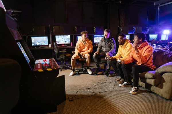 Quels sont les avantages de l'intégration continue (CI) et du déploiement continu (CD) pour les équipes de développement?